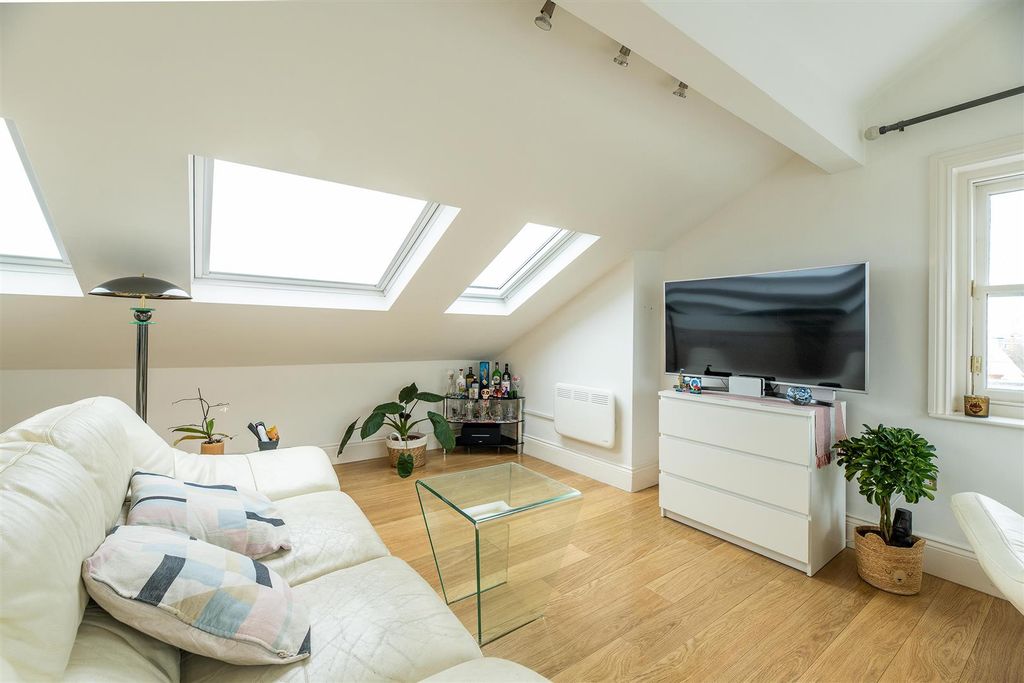 Additional image 4 of 2 bed flat for salePark Heights, The Ropewalk, The Park NG1