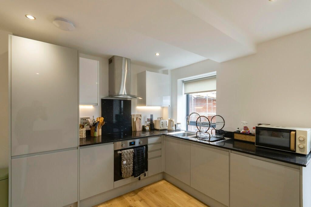 2 Bed Flat, Legge Lane, B1, N1 7GU photo 3