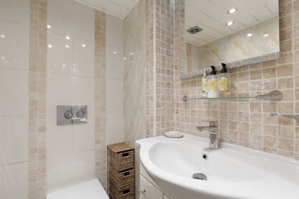 Additional image 19 of 2 bed flat for saleMain Street, Jamestown G83