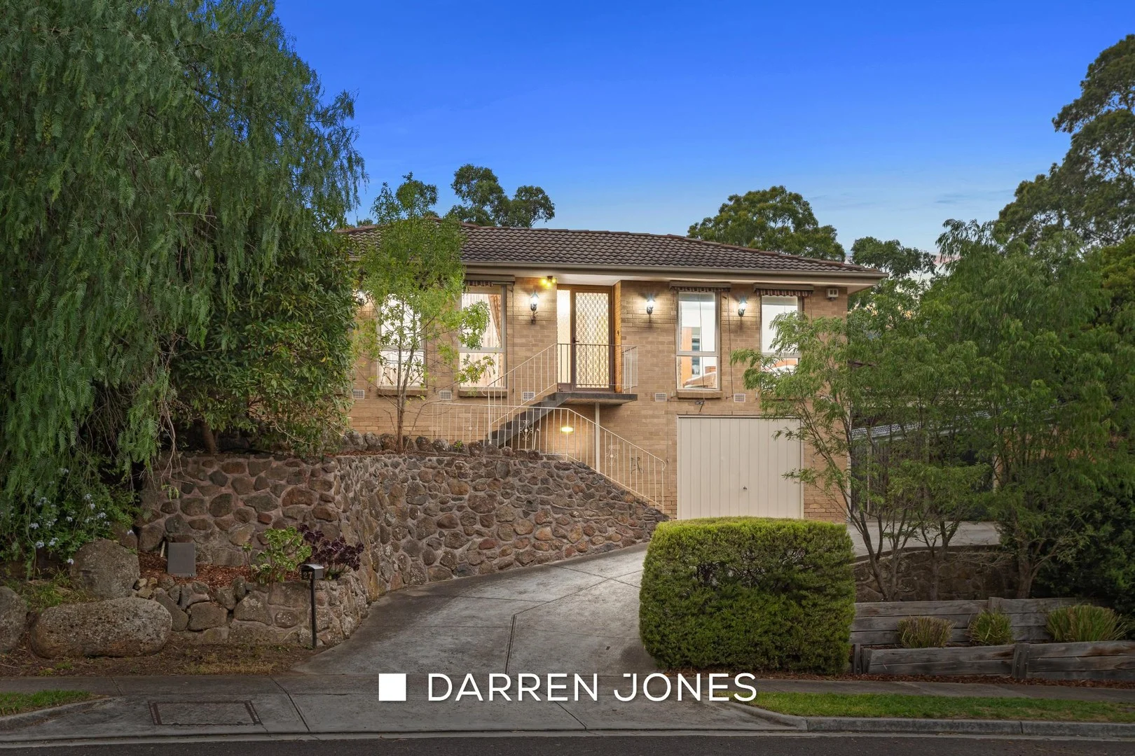 27 Avandina Crescent, Greensborough VIC 3088