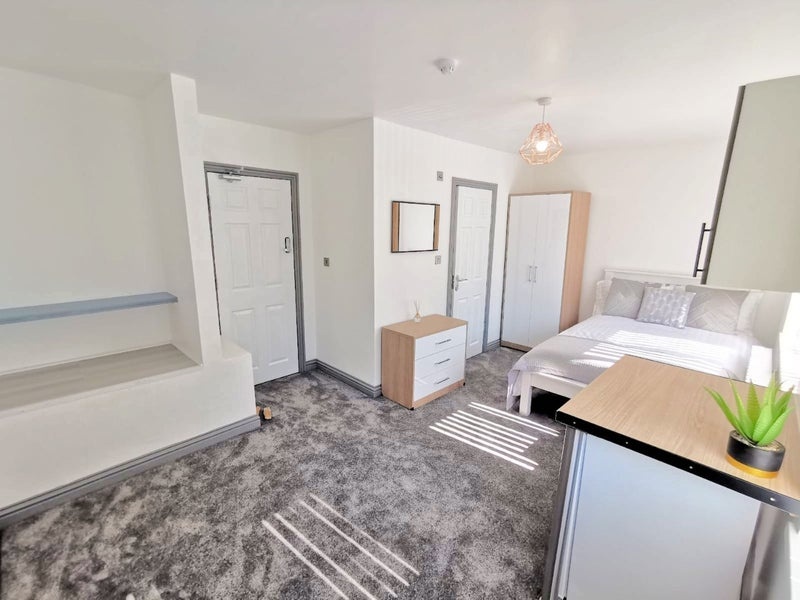 Room in a Shared House, West Boulevard, B32, N1 7GU photo 5
