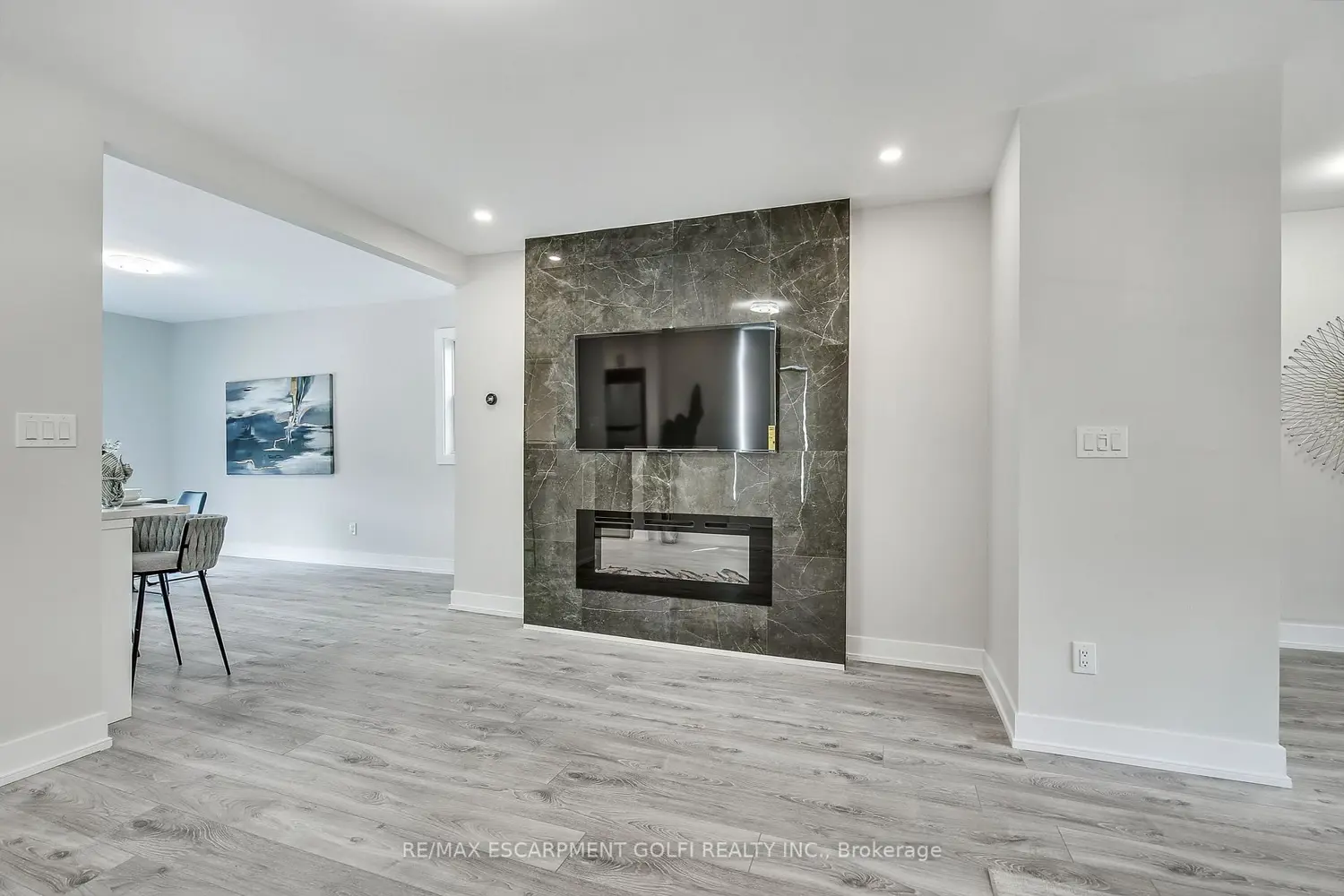 221 Rosslyn Avenue photo 4
