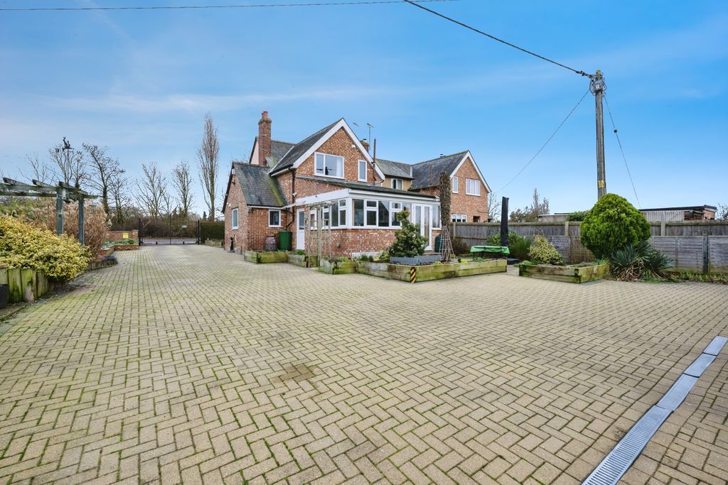 4 bed semi-detached house for saleNewmarket Road, Teversham, Cambridge CB1