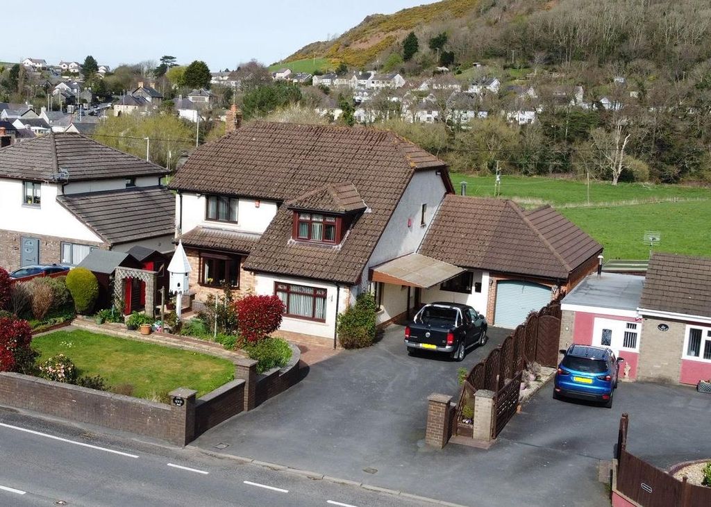 4 bed detached house for saleLlanfarian, Aberystwyth SY23