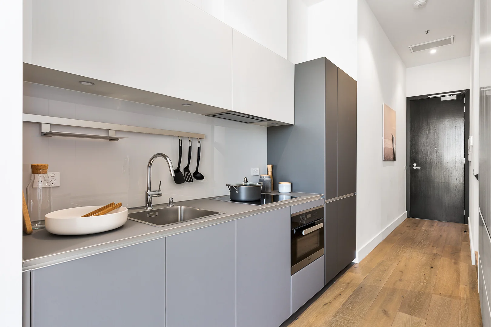 1306/14 Queens Road, Melbourne VIC 3000 photo 5