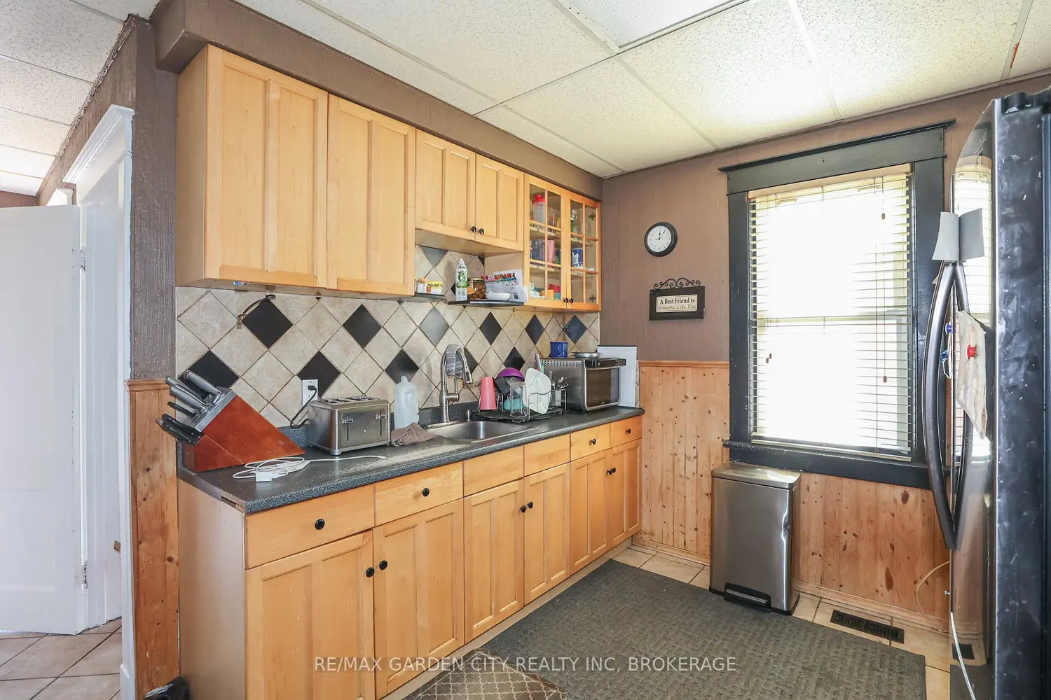 244 Niagara Street photo 4