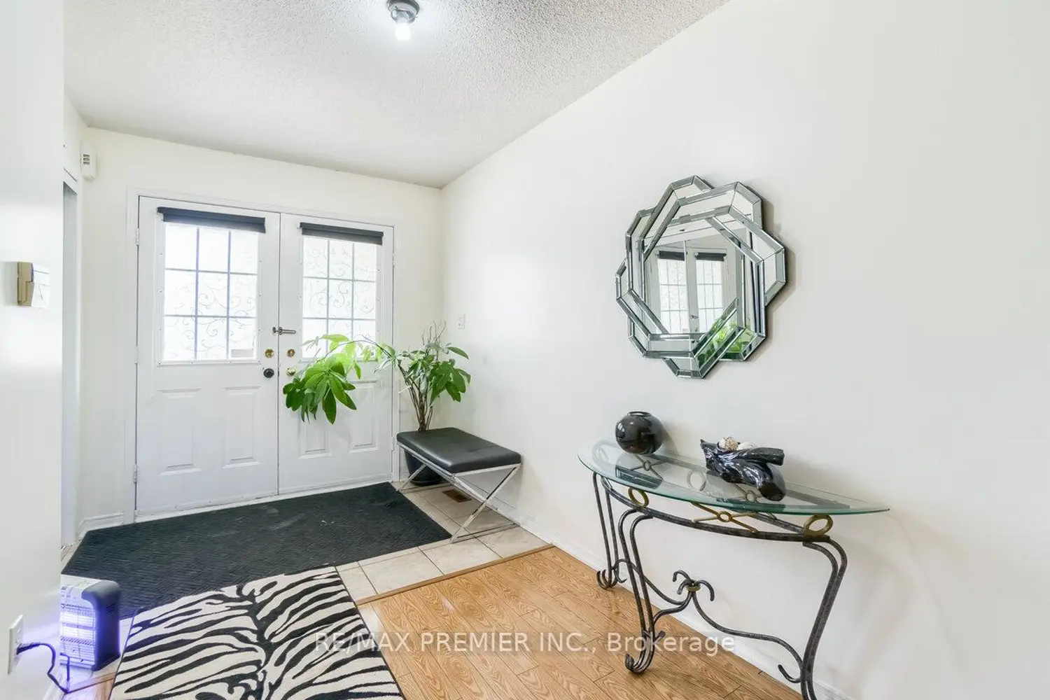 193 Roxbury Street photo 3