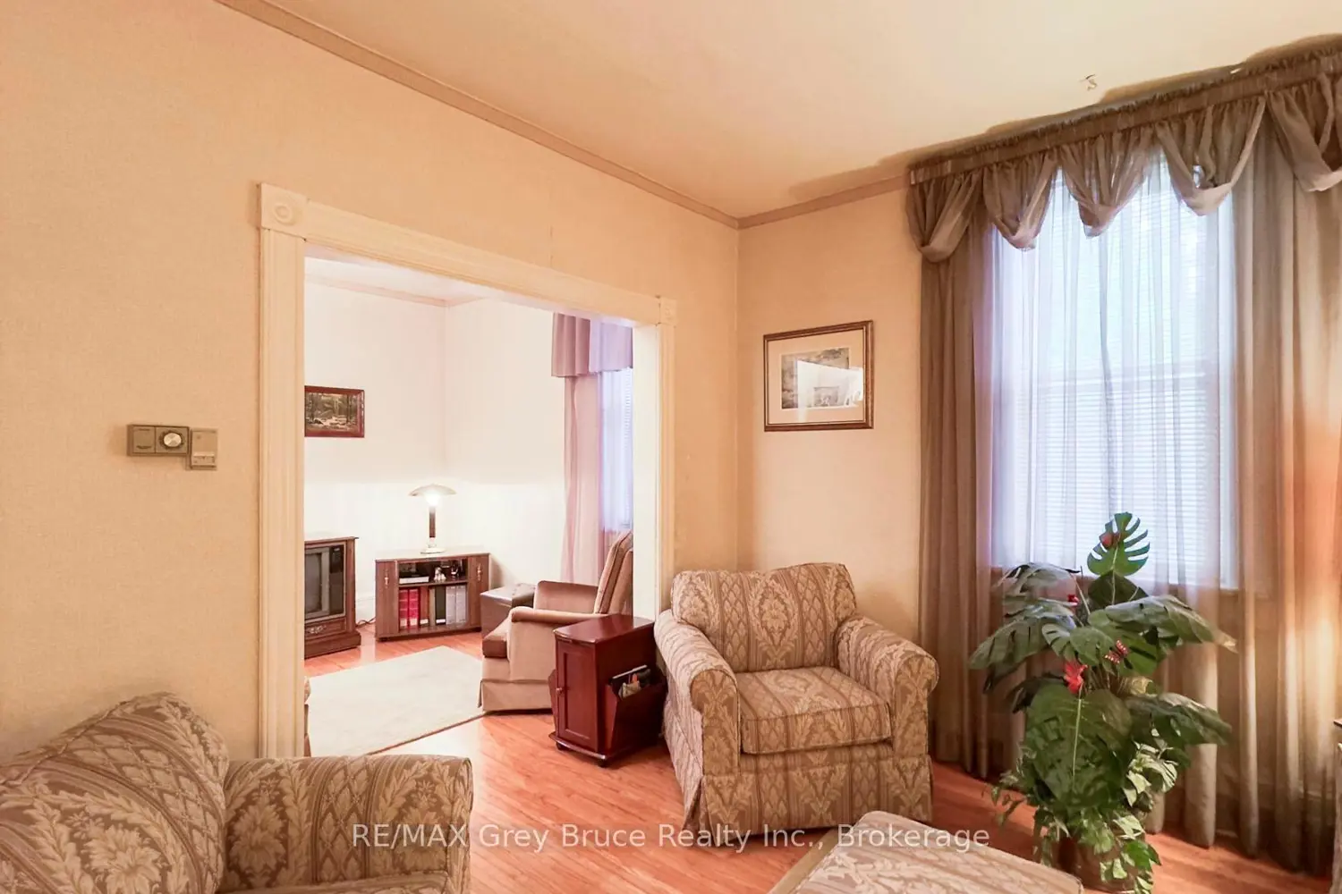 Additional image 10 of 500064 Grey Road 12