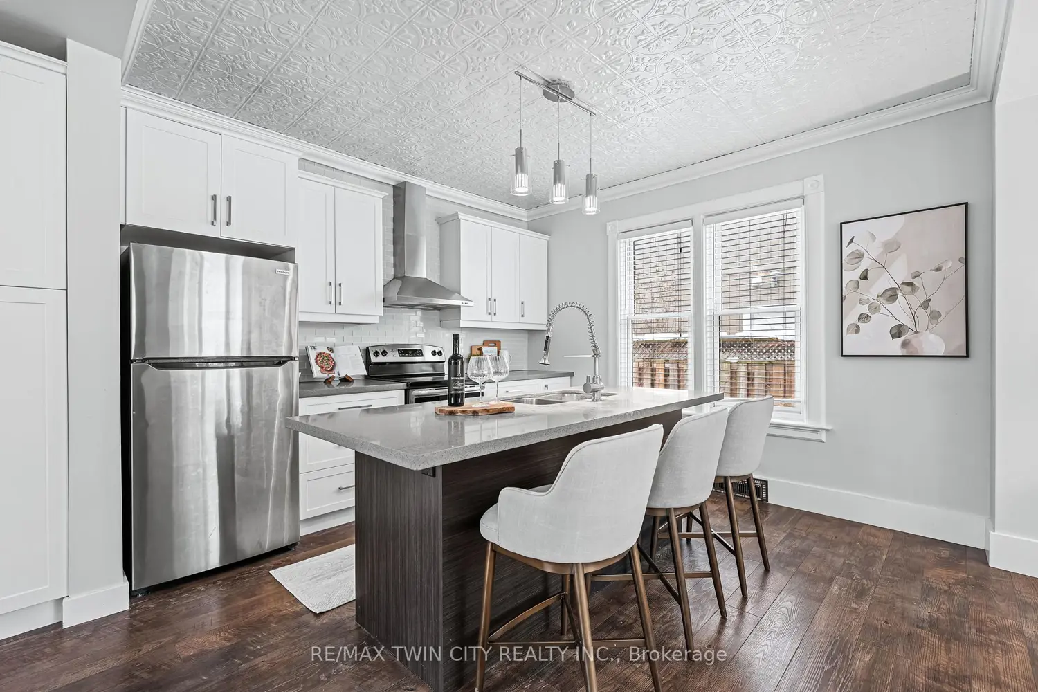 11 Heins Avenue photo 2