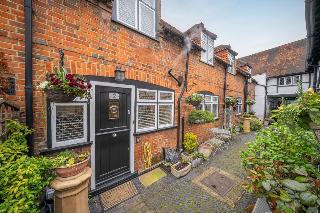 3 bed semi-detached house for saleTurks Head Court, Eton SL4