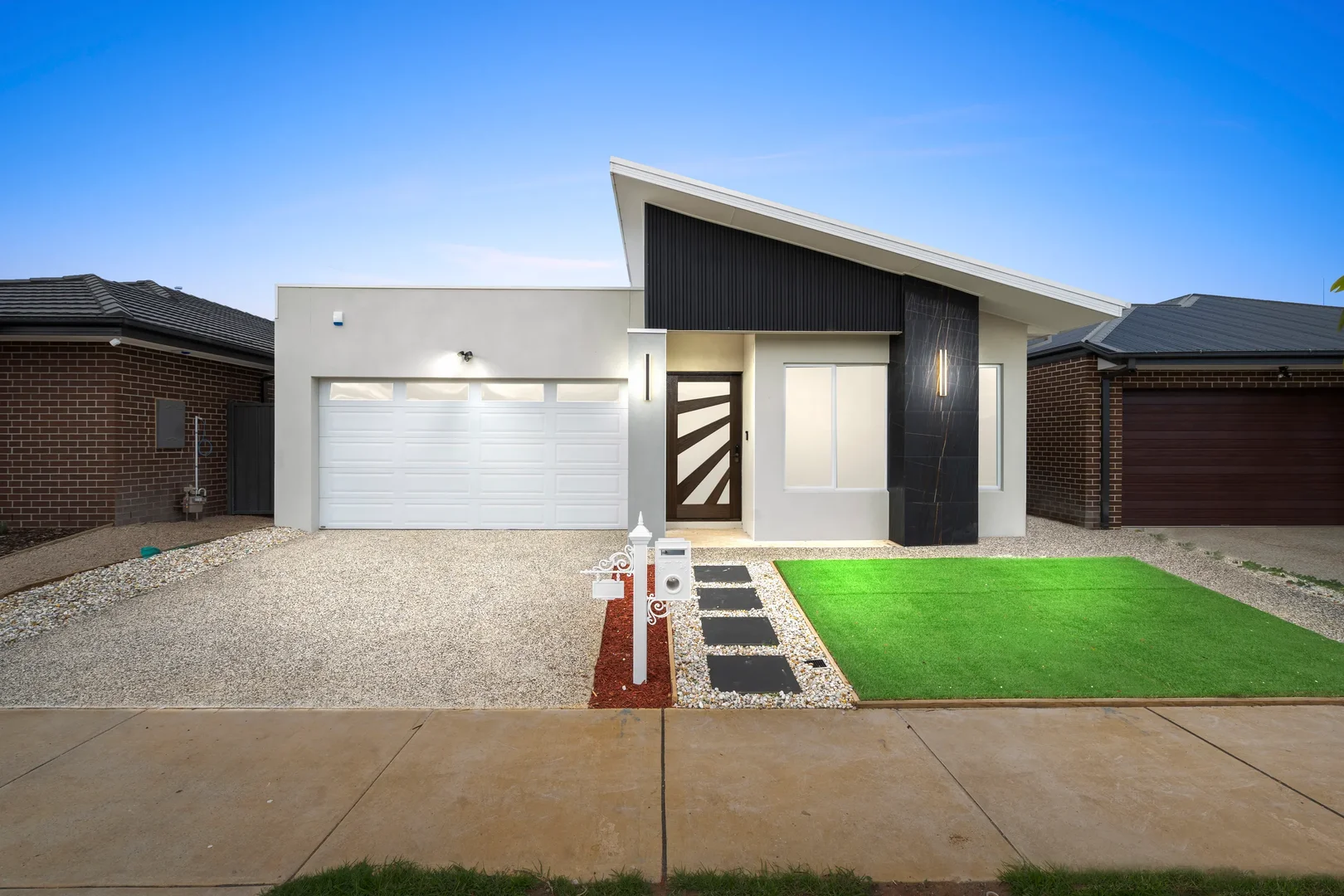 17 Ruff Way, Melton South VIC 3338