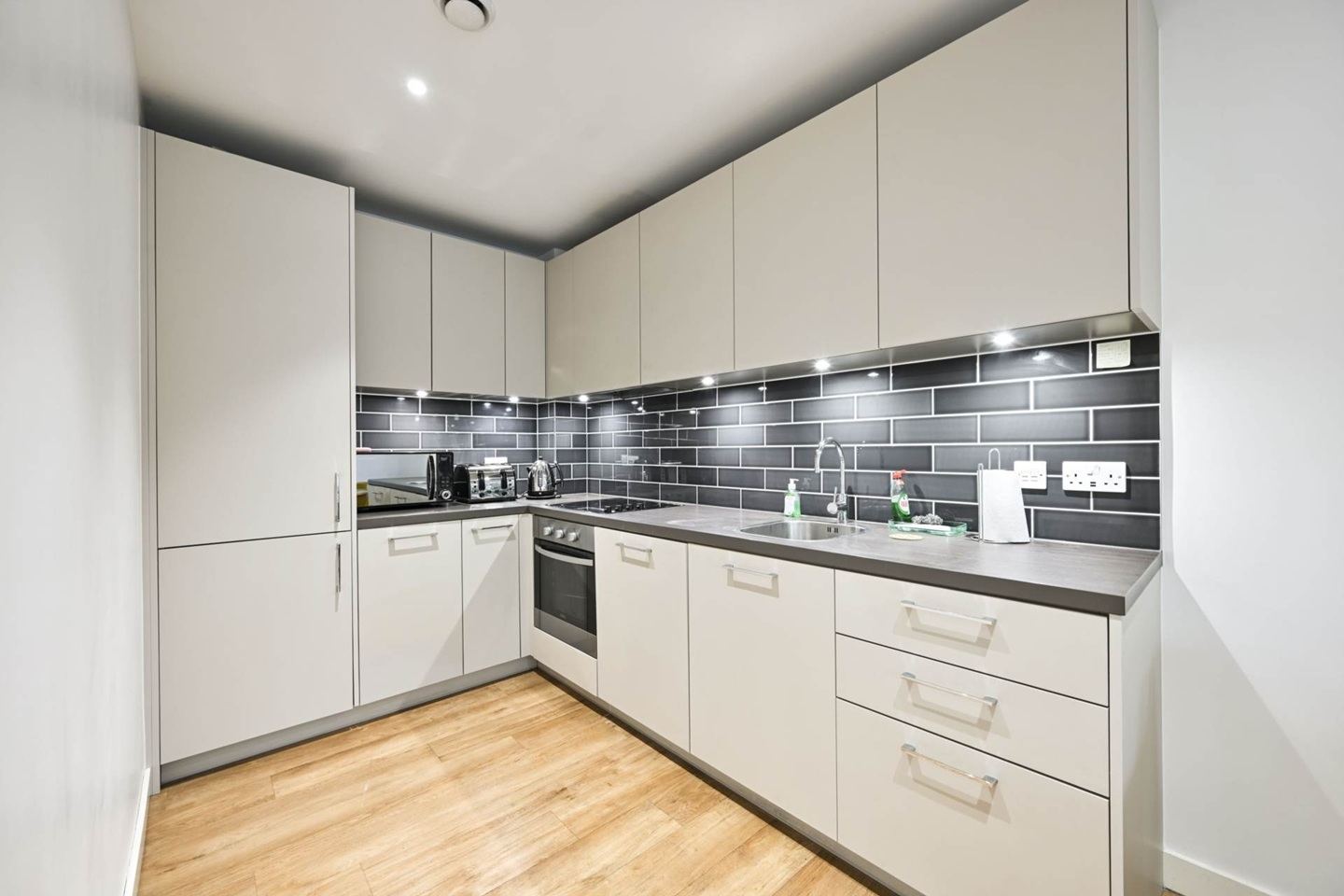 1 Bed Flat, Gauging Square, E1W, N1 7GU photo 4