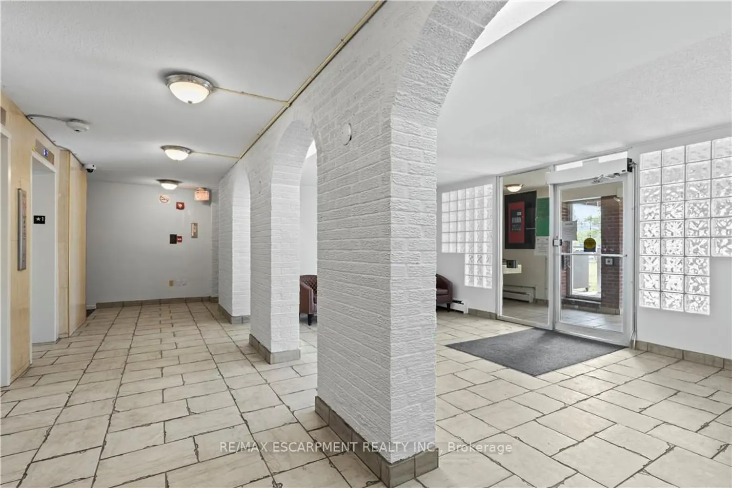 851 Queenston Road 105