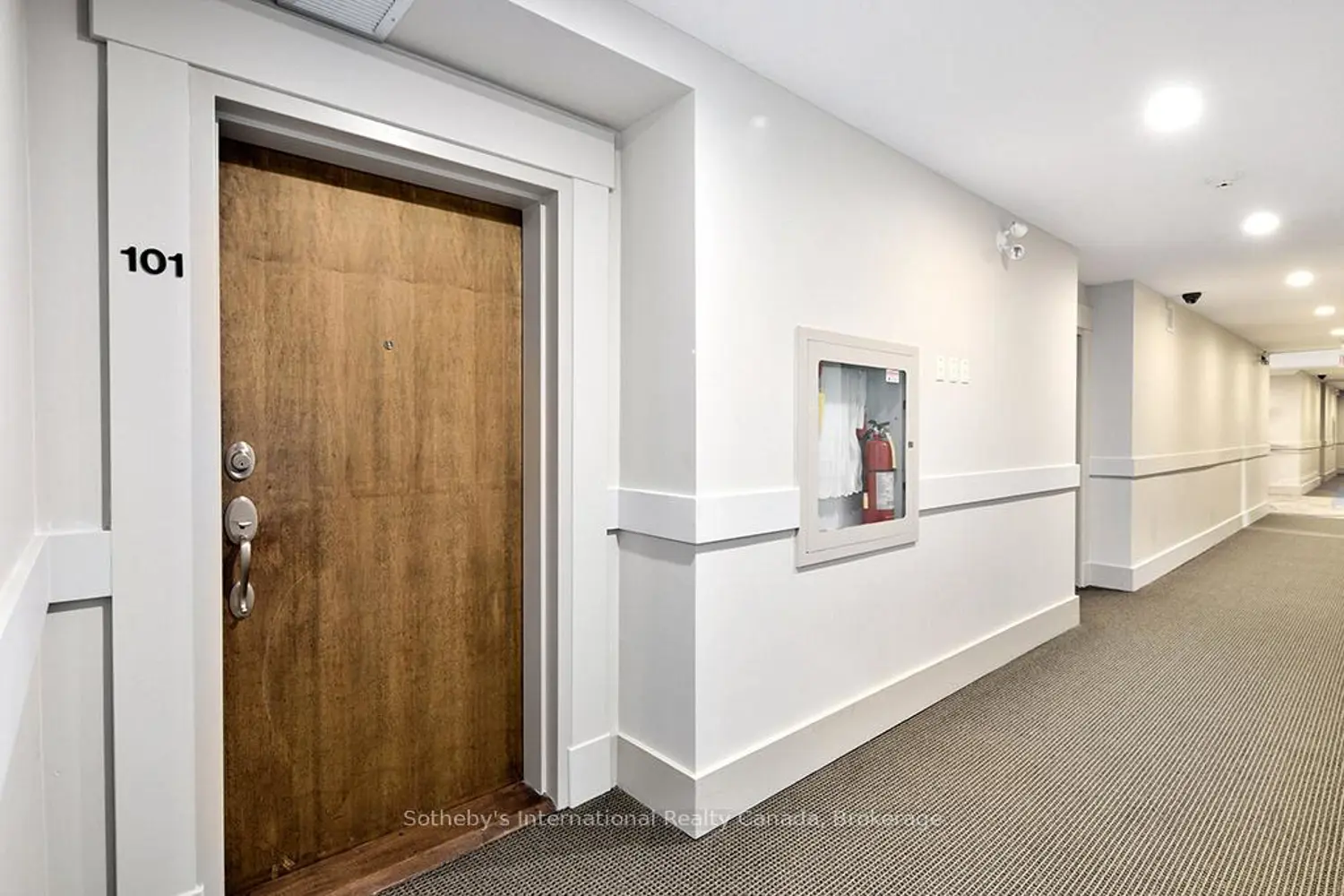 27 Beaver Street 101 photo 4