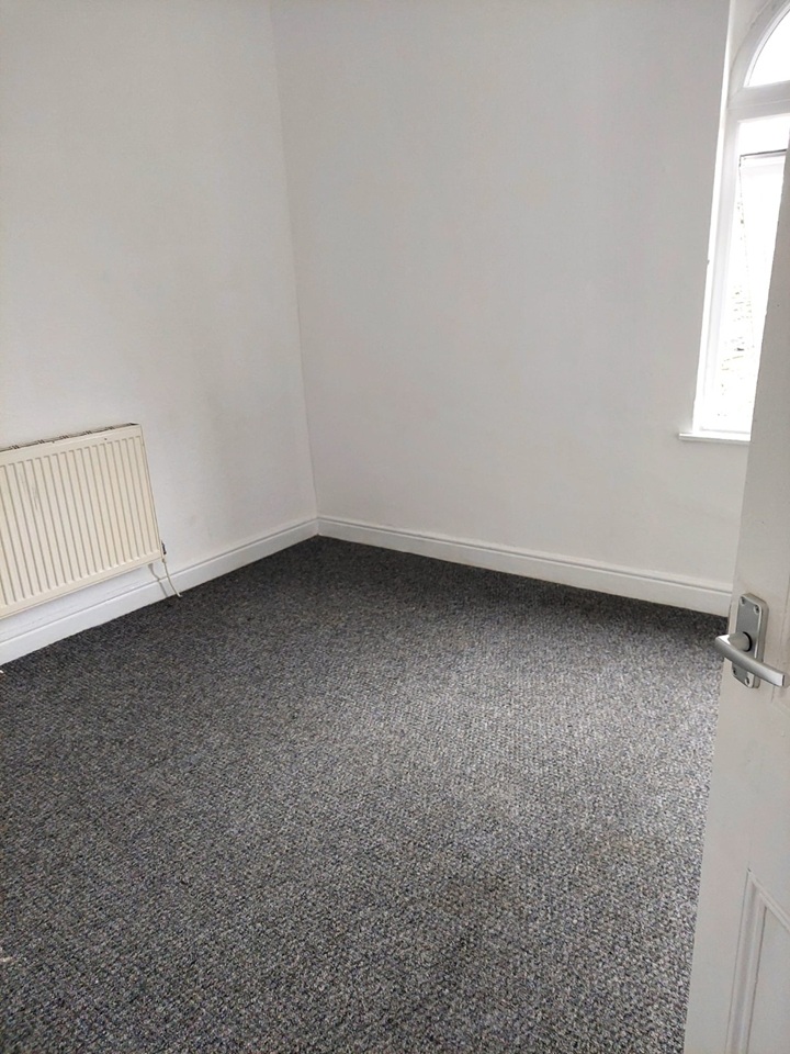 3 Bed Flat, Rochdale Road, M9, N1 7GU photo 3