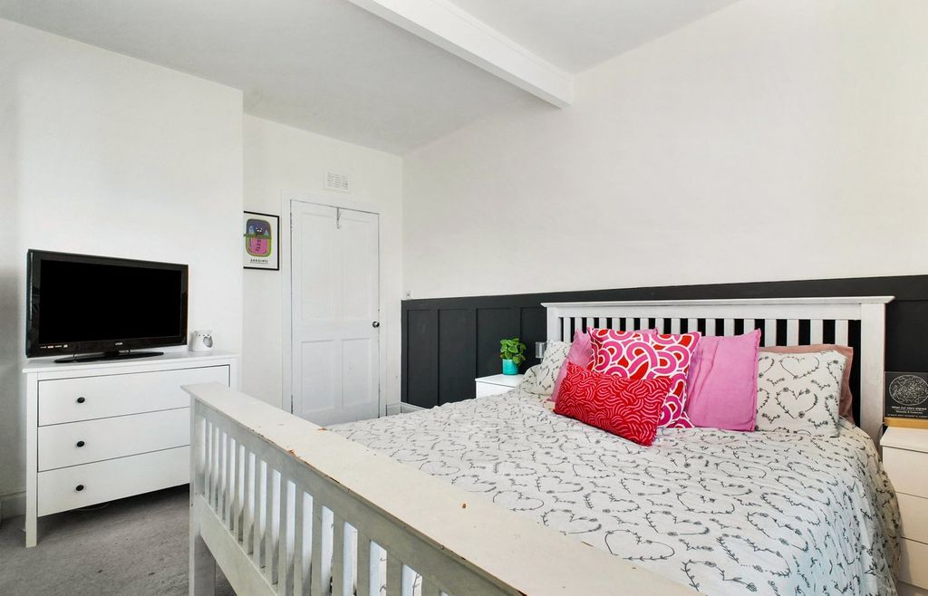 2 bed flat for saleMarchfield Quadrant, Ayr KA8 photo 5