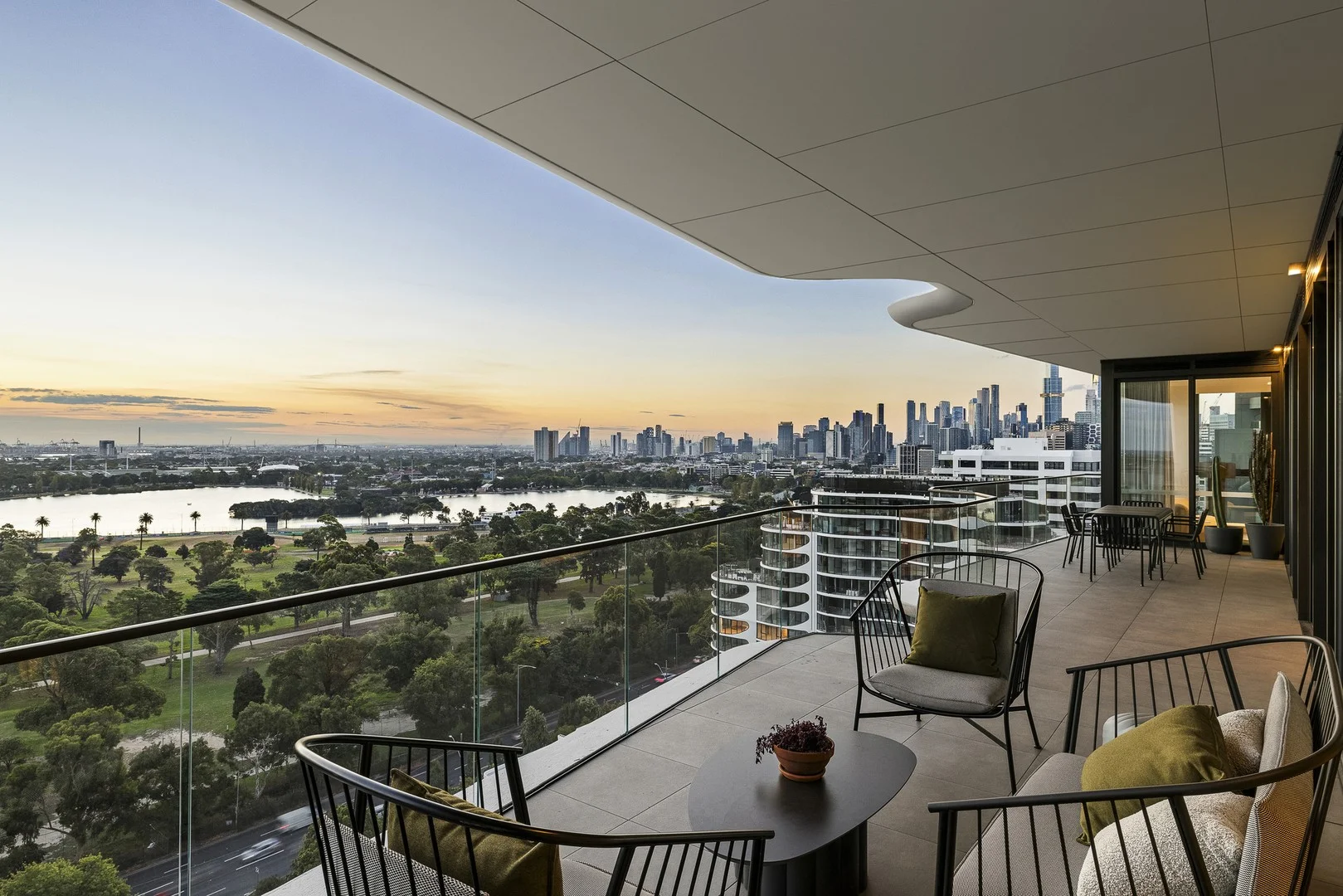 Penthouse, 8 Louise Street, Melbourne VIC 3004