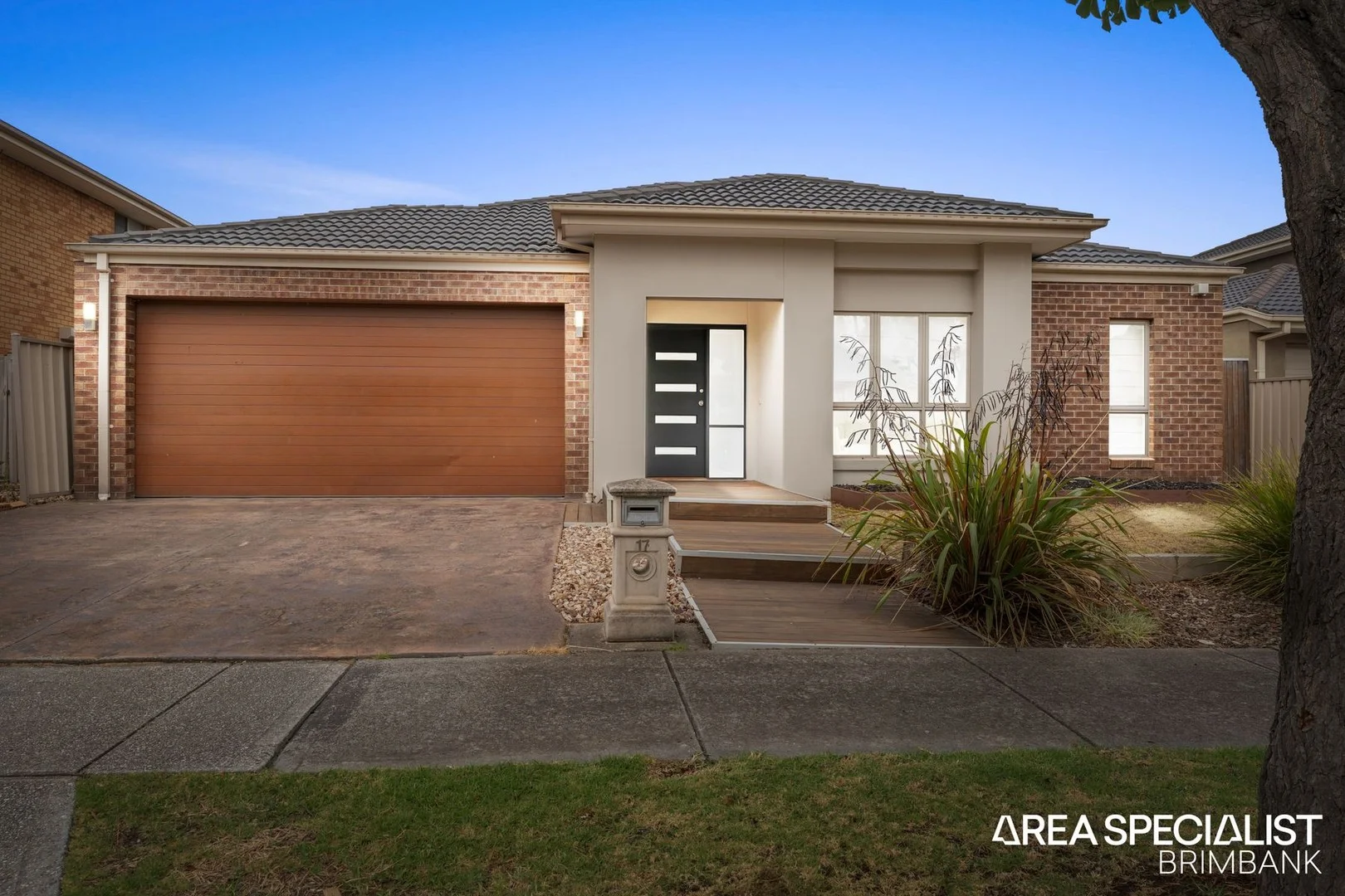17 Chesterfield Road, Cairnlea VIC 3023