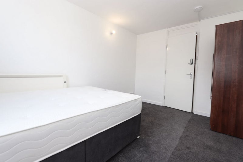Room in a Shared Flat, Dlr Station, N7, N1 7GU photo 2
