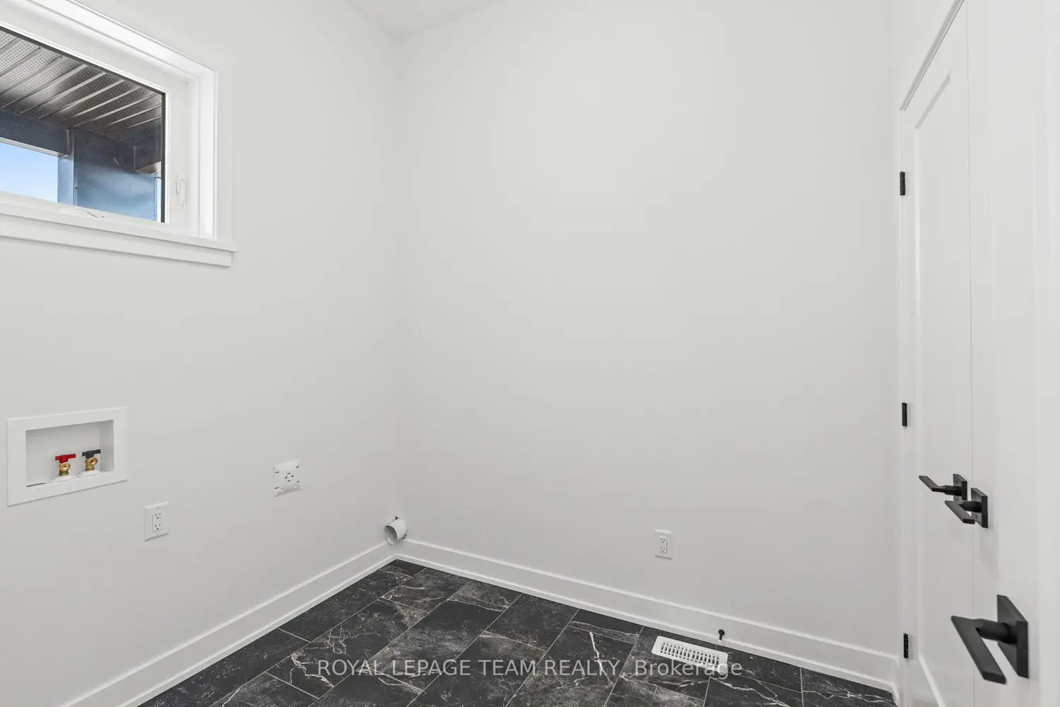 Additional image 4 of 1076 Moore Street