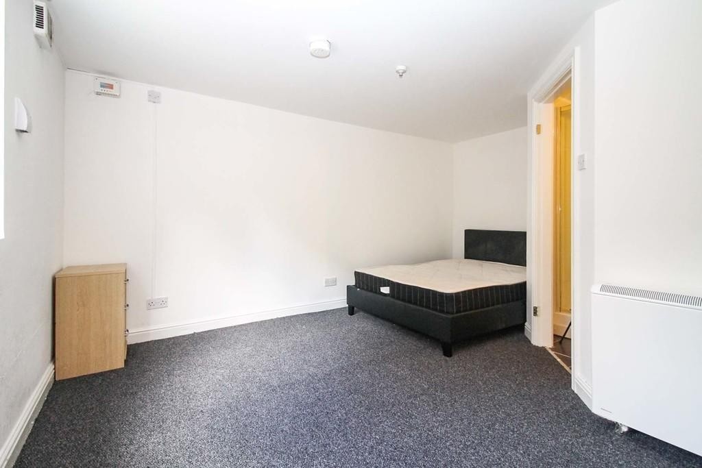 1 Bed Flat, Hall Lane, LS12, N1 7GU photo 2