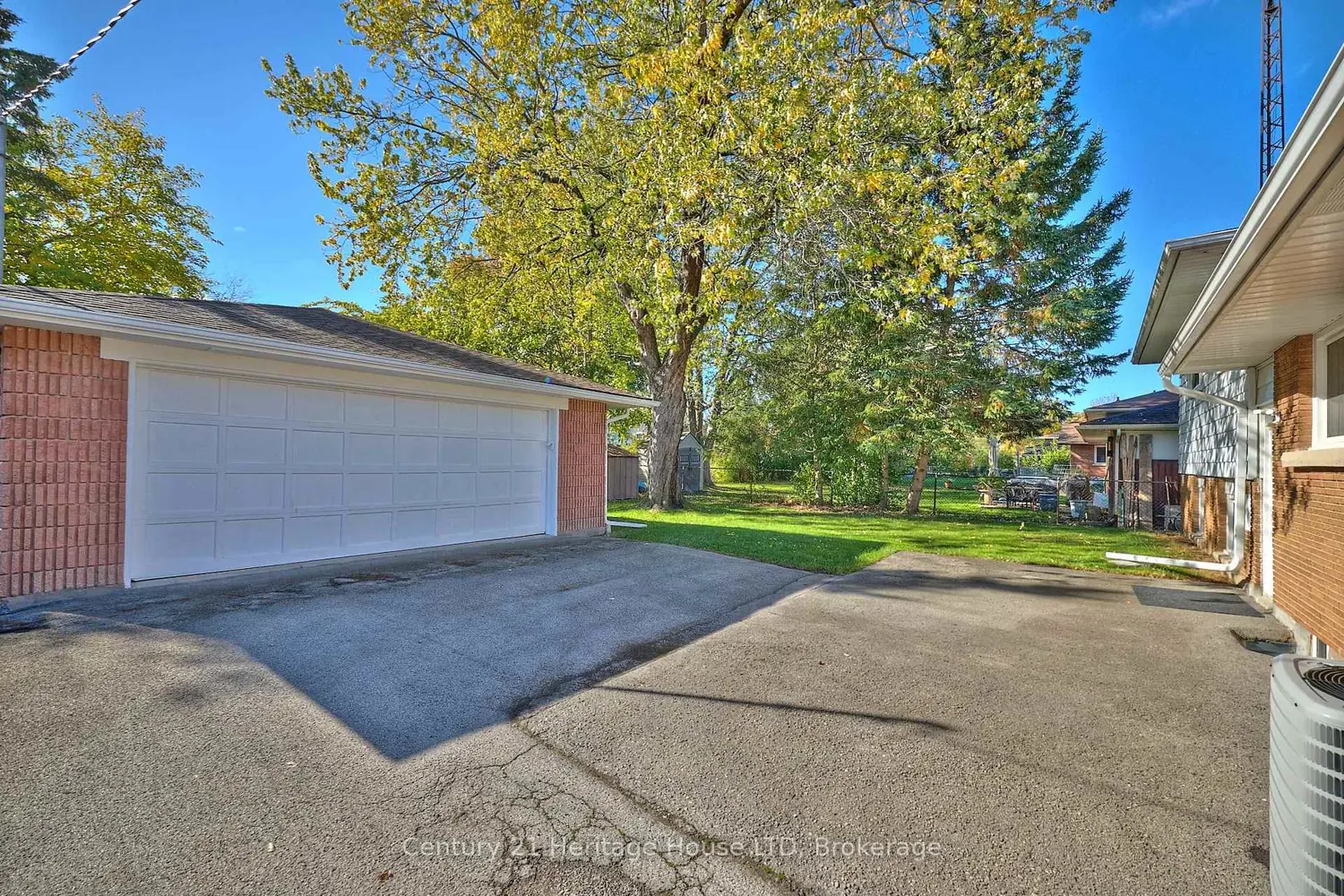 148 Champlain Drive photo 2