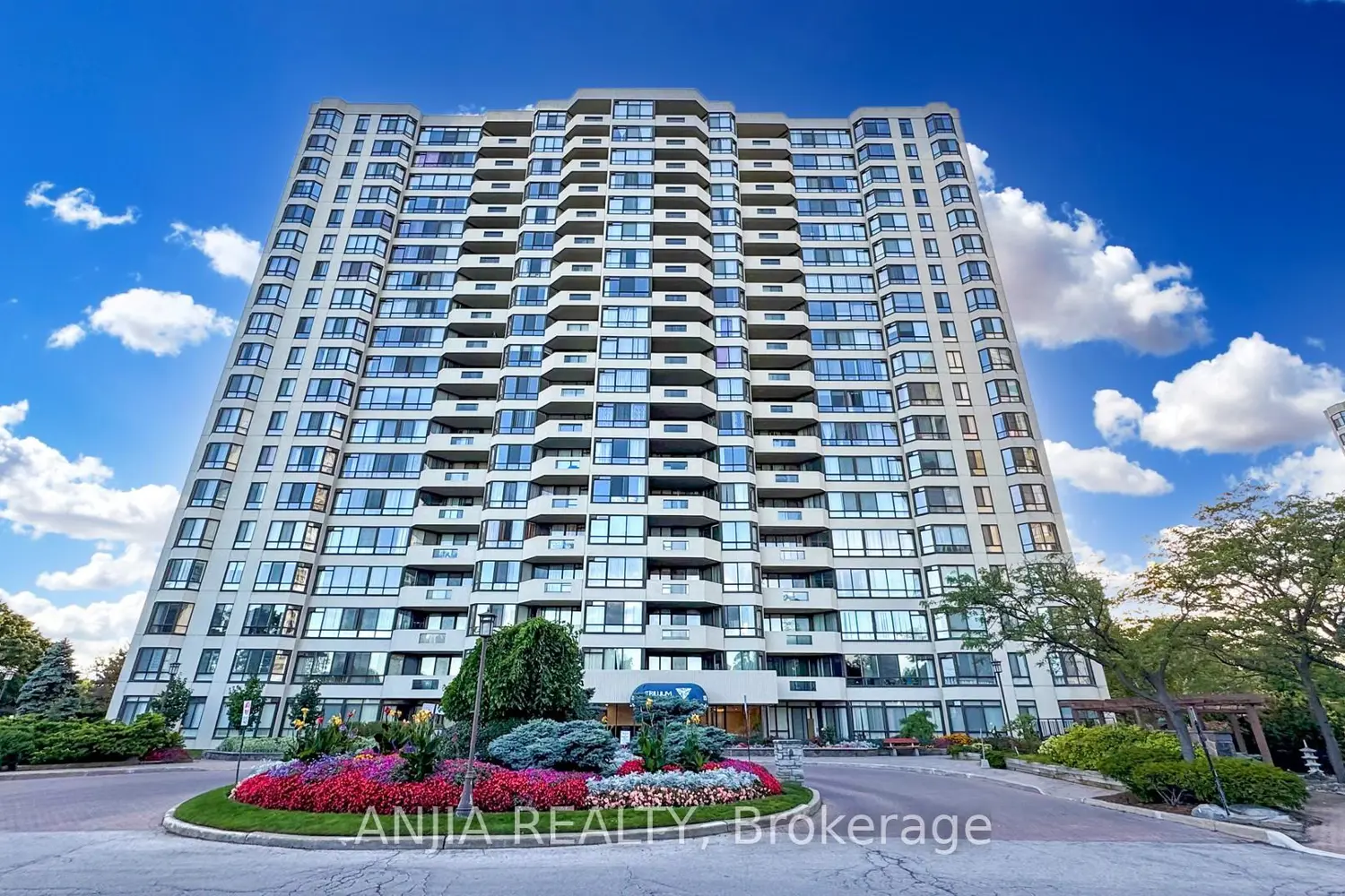 225 Bamburgh Circle 512