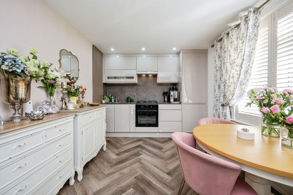 2 bed flat for saleSpoondell, Dunstable LU6 photo 5