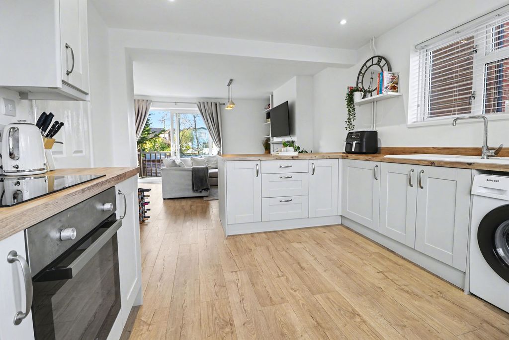 Additional image 3 of 3 bed semi-detached house for saleConiston Gardens, Hedge End SO30