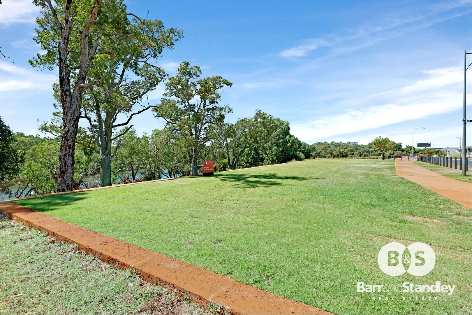 Additional image 2 of 43 Hazelgrove Crescent, Millbridge WA 6232