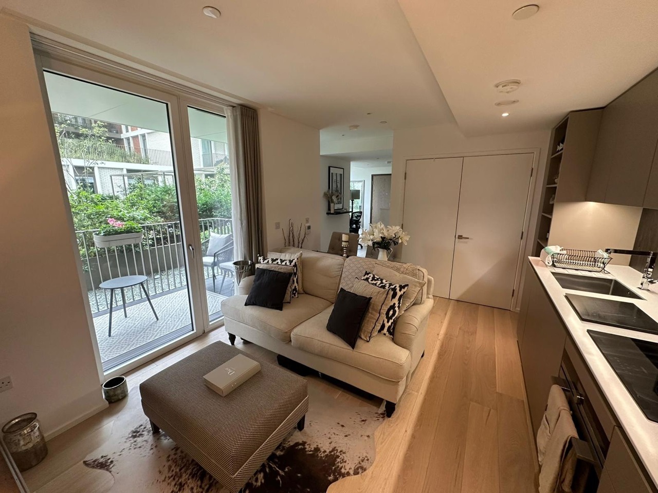 1 Bed Flat, York Place, SW11, N1 7GU