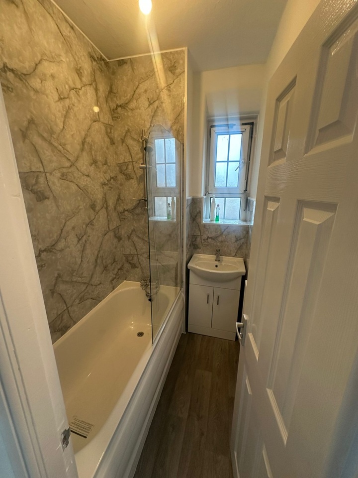 3 Bed Flat, Chicksand St, E1, N1 7GU photo 4