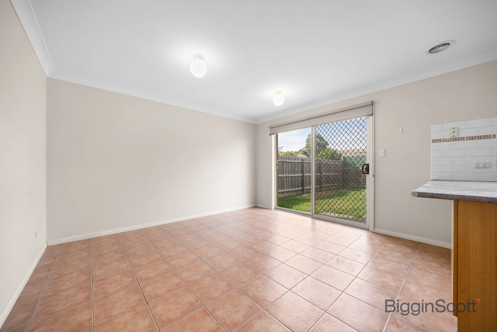 Additional image 2 of 2/122 Shaws Road, Werribee VIC 3030