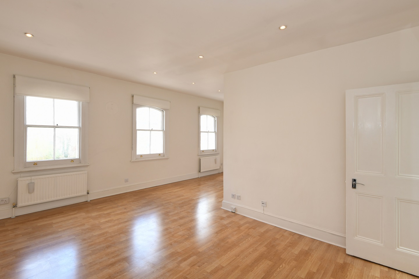 2 Bed Flat, Buckland Crescent, NW3, N1 7GU photo 5