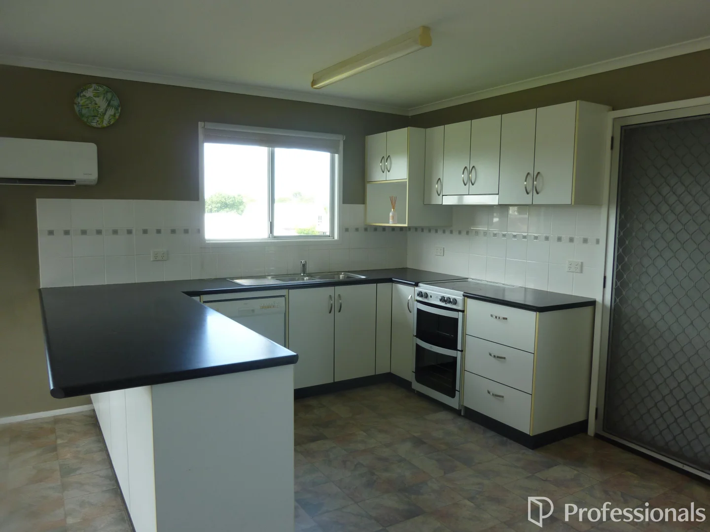 Additional image 3 of 12 Nicklin Drive, Beaconsfield QLD 4740