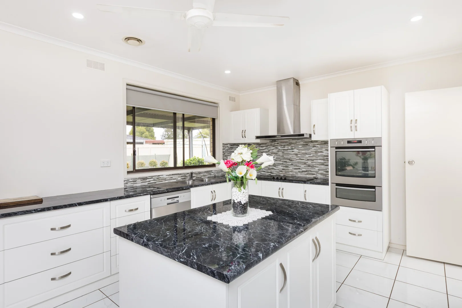 16 The Boulevard, Mildura VIC 3500 photo 3