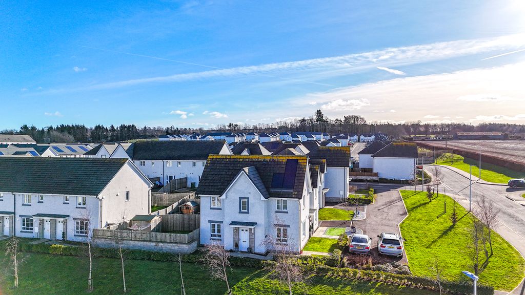 3 bed semi-detached house for saleAuld Mart Road, Huntingtower, Perth PH1