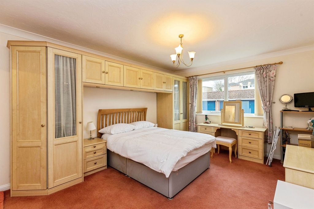 2 bed flat for saleWimborne Road, Bournemouth BH2 photo 4