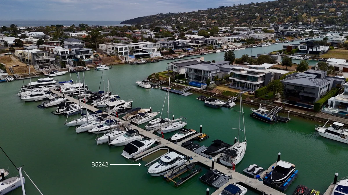 5242 Martha Cove Waterway, Safety Beach VIC 3936