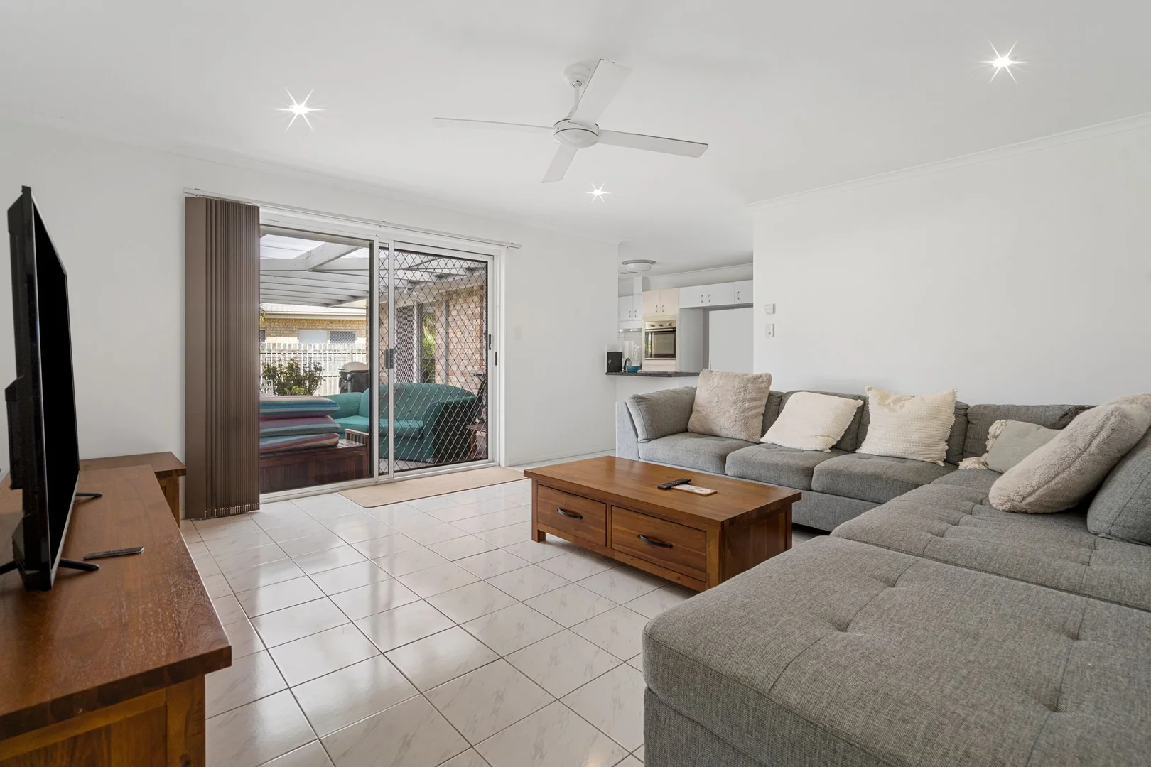 Additional image 10 of 11 Chiltern Place, Sandstone Point QLD 4511