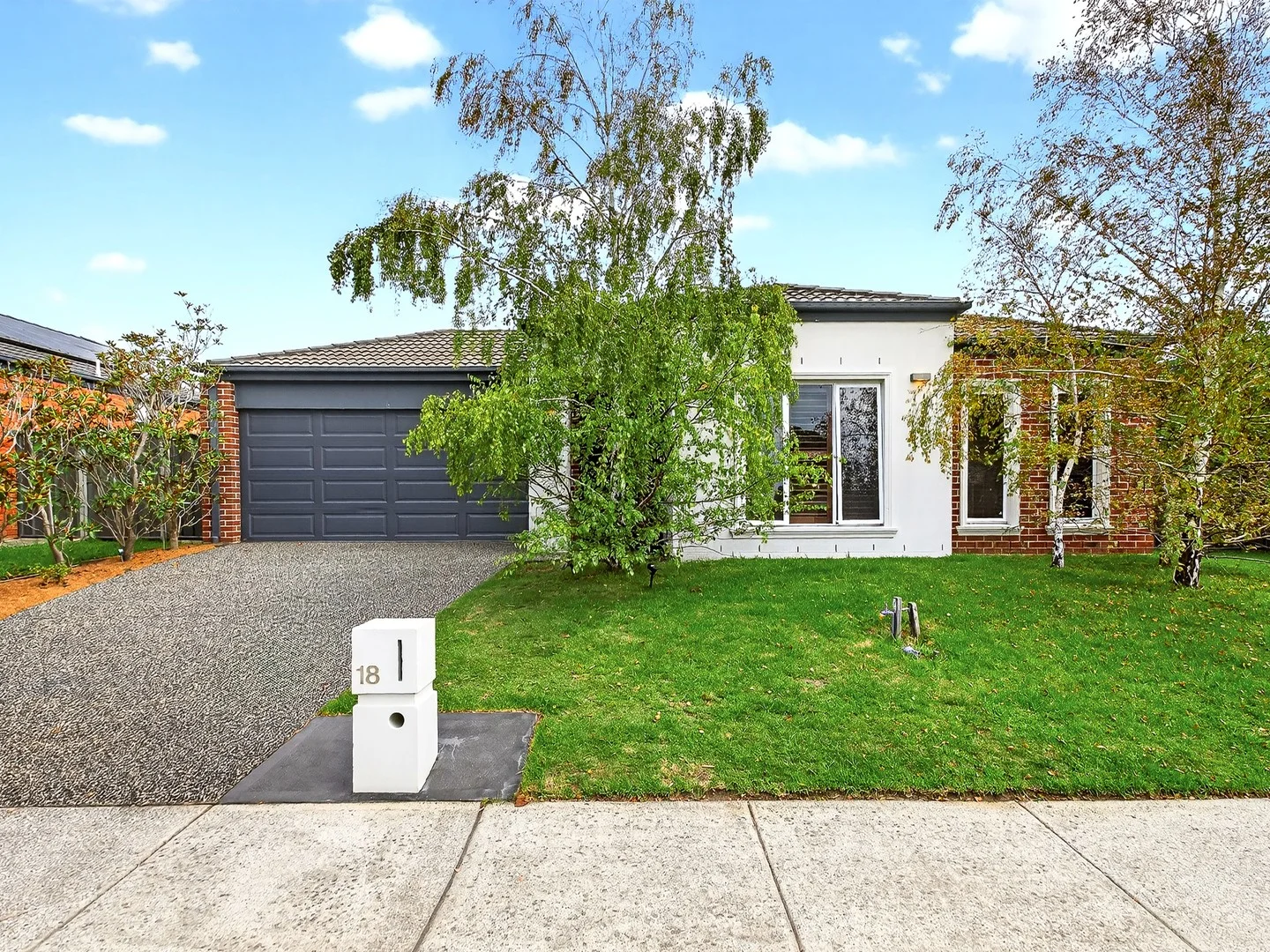 18 Perry Circuit, Cranbourne North VIC 3977