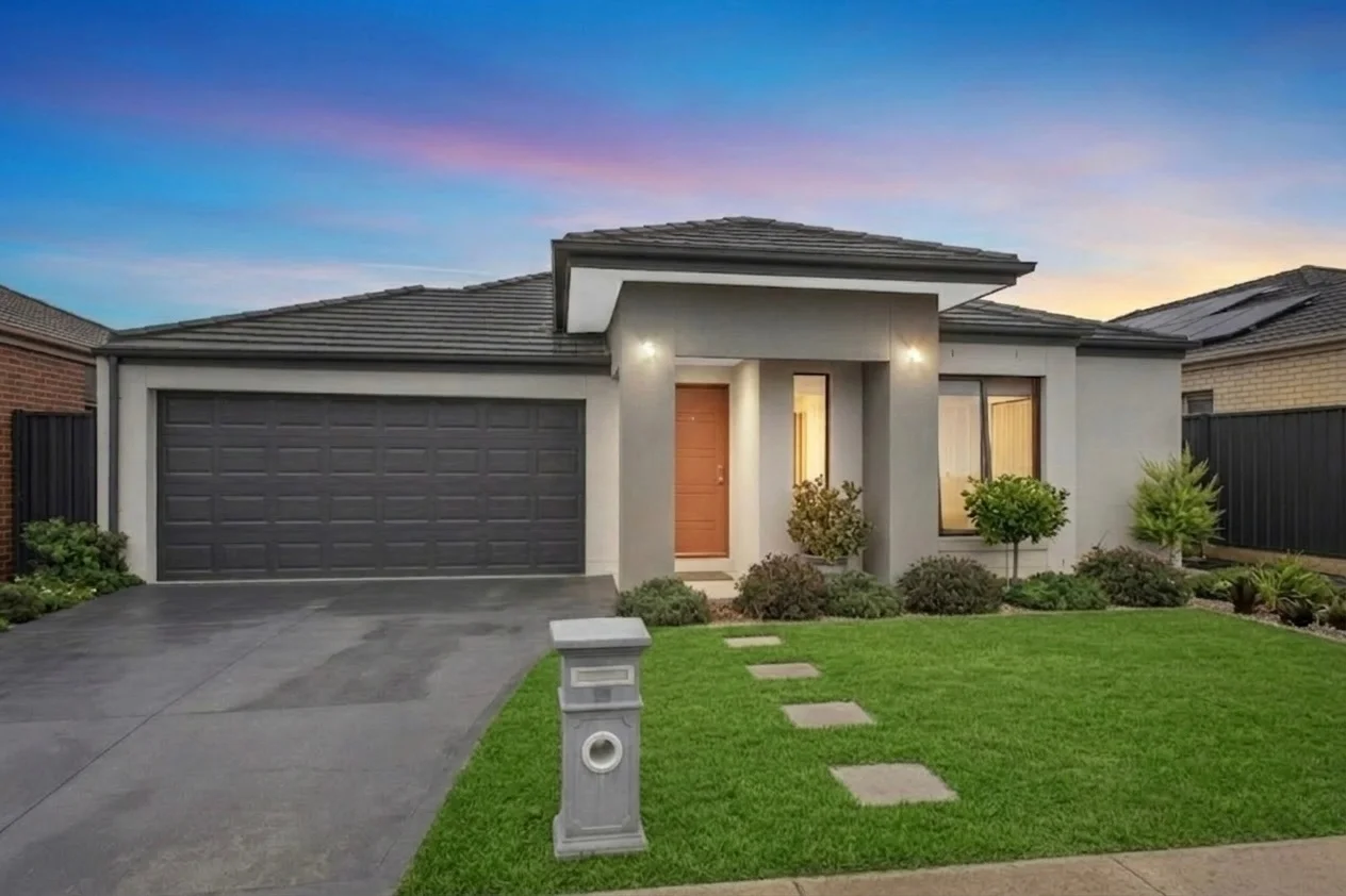 14 Antonio Drive, Melton South VIC 3338