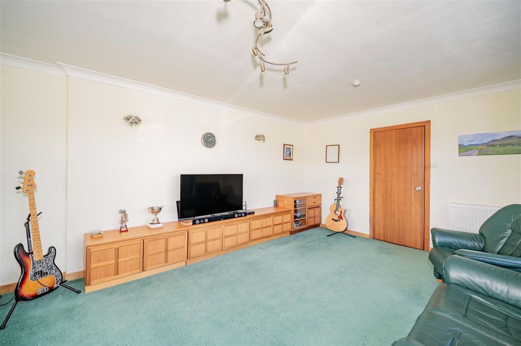 4 bed detached house for saleTealing, Dundee DD4 photo 3