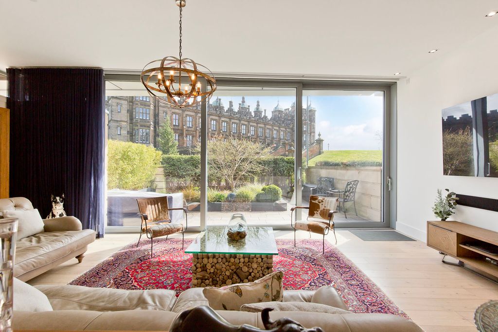 3 bed flat for saleDonaldson Crescent, Wester Coates, Edinburgh EH12 photo 5