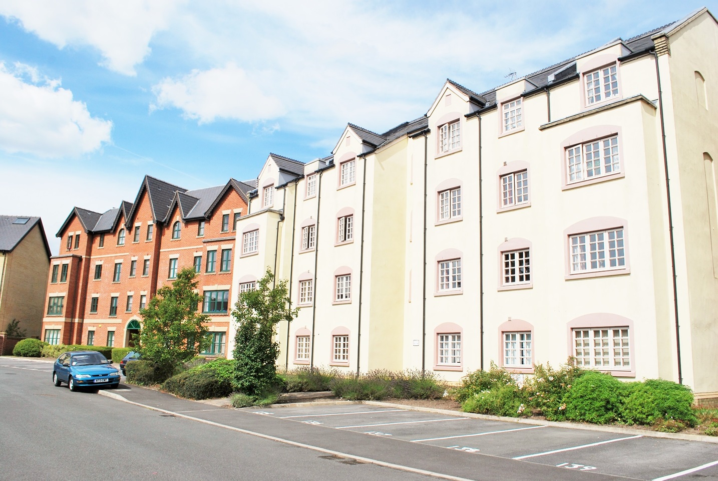 2 Bed Flat, Hadfield Close, M14, N1 7GU photo 3