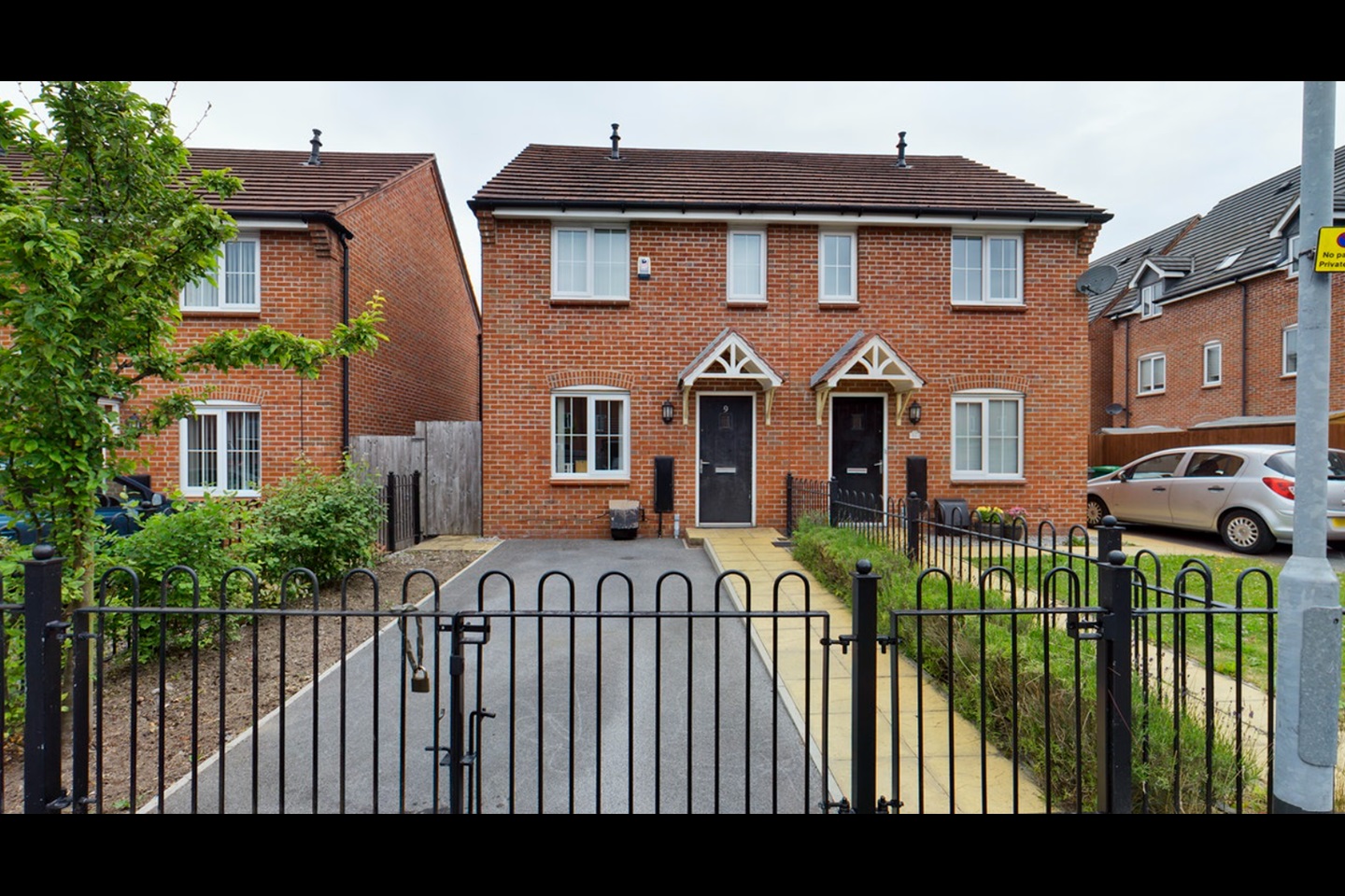 2 Bed Semi-Detached House, Dixon Street, M40, N1 7GU