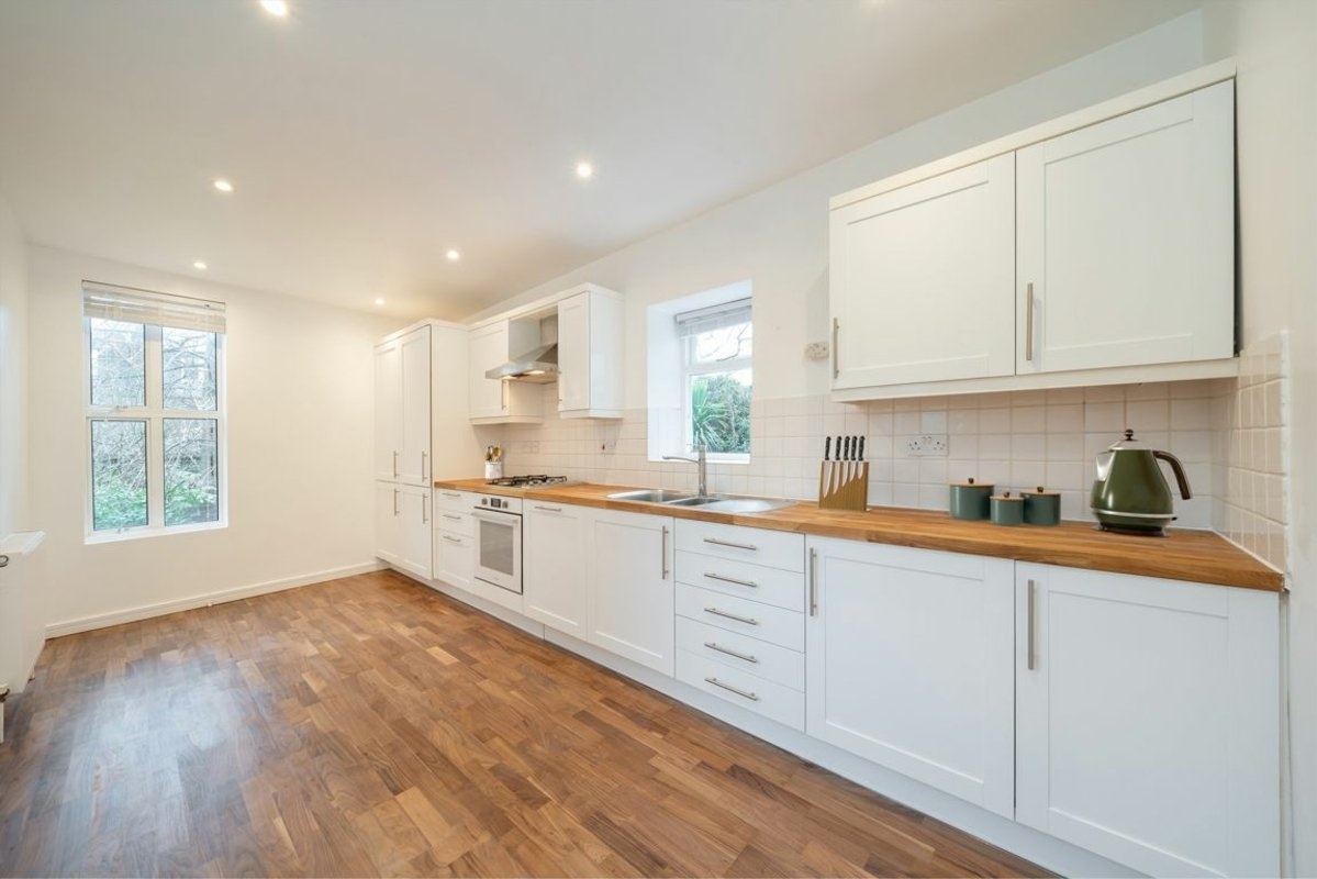 2 Bed Flat, Greencroft Gardens, NW6, N1 7GU photo 3