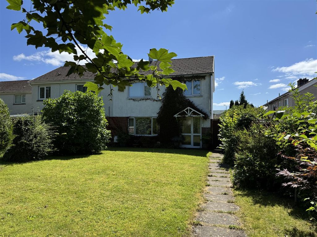 3 bed semi-detached house for saleRiverway, Bonlwwyn, Ammanford SA18