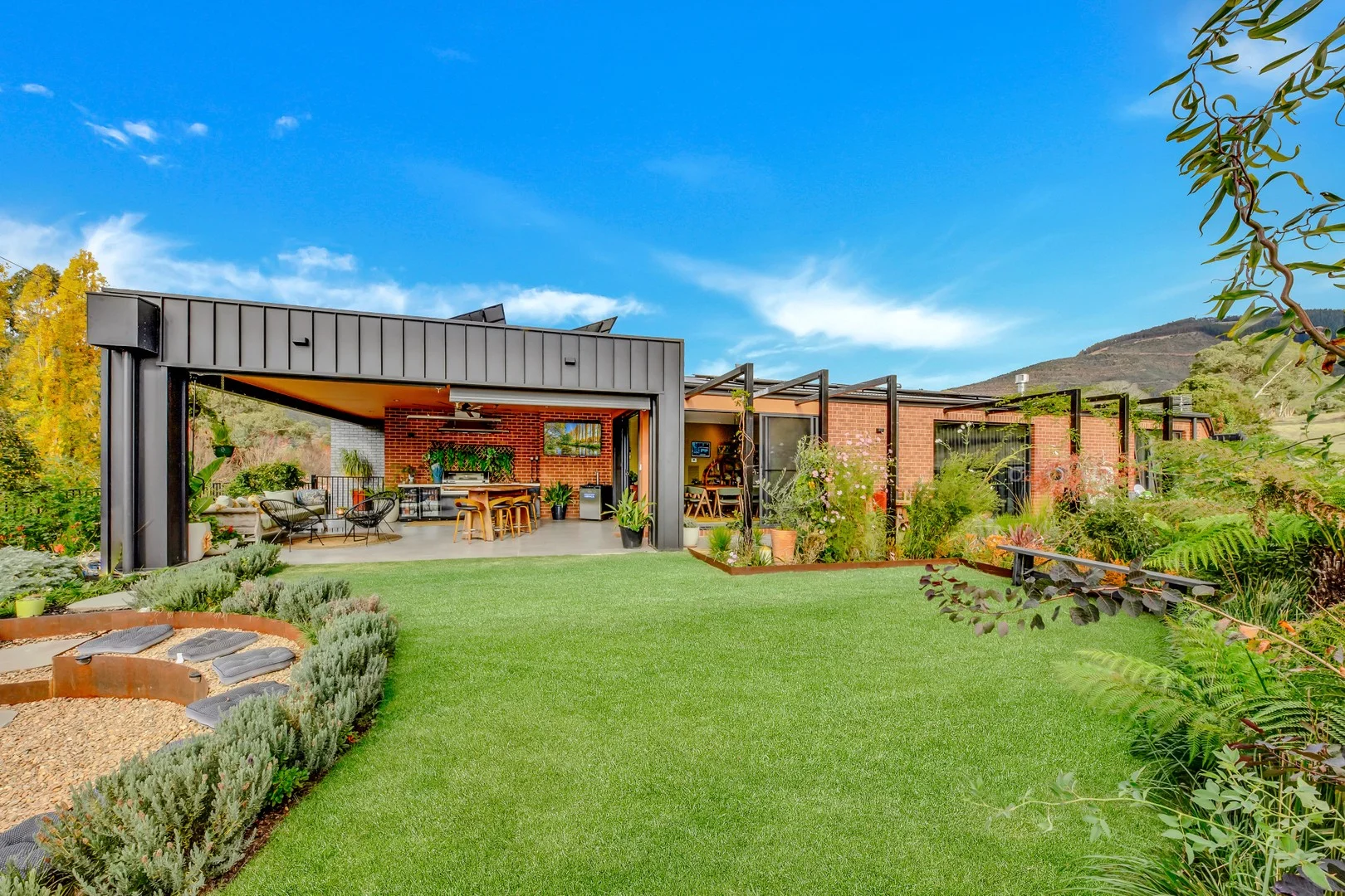 2/72 Coronation Avenue, Bright VIC 3741