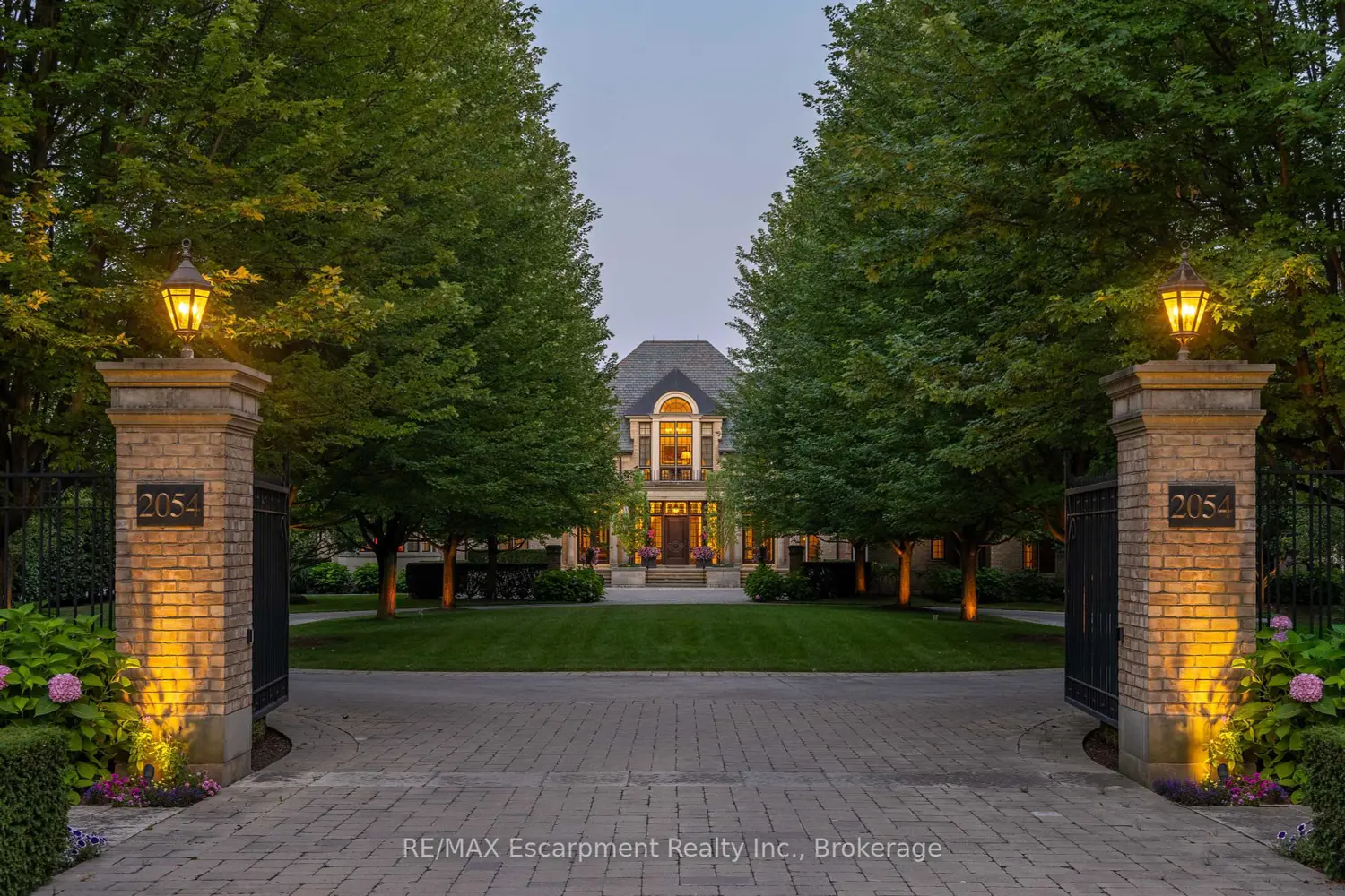 2054 Lakeshore Road photo 4